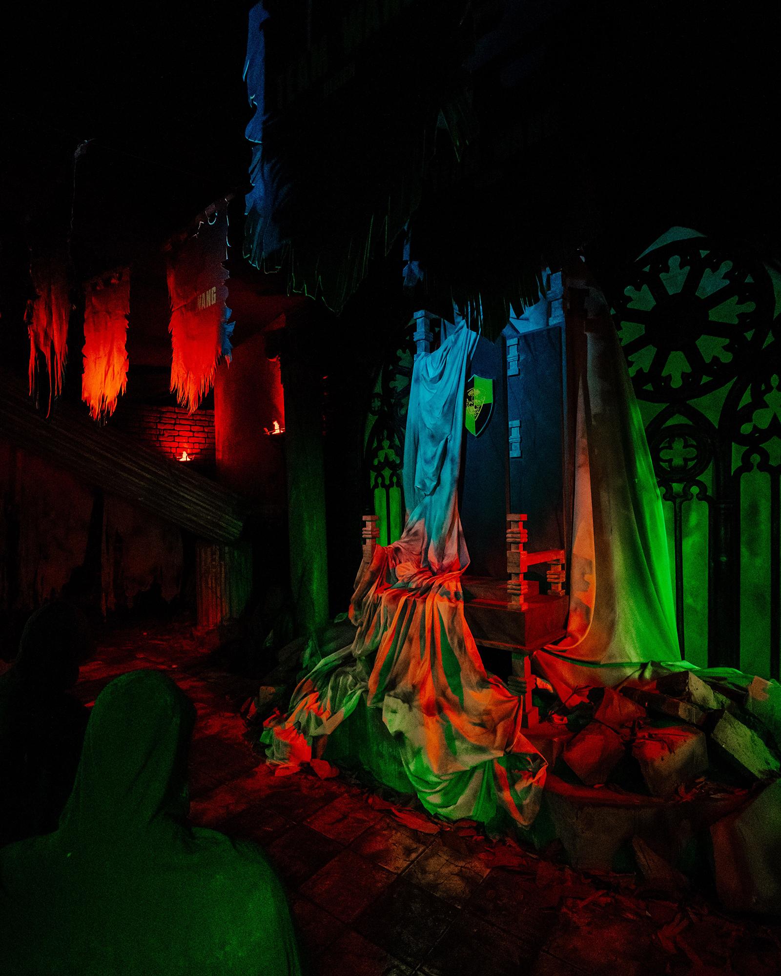 王嘉爾攜手打造新加坡環球影城《萬聖節驚魂夜12》的《Under the Castle》鬼屋。