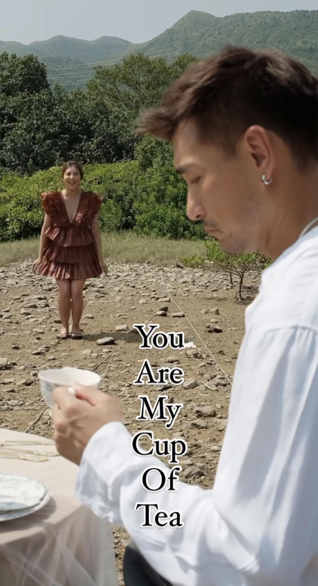 陳展鵬手持茶杯,甜蜜表示:「You Are My Cup Of Tea」。