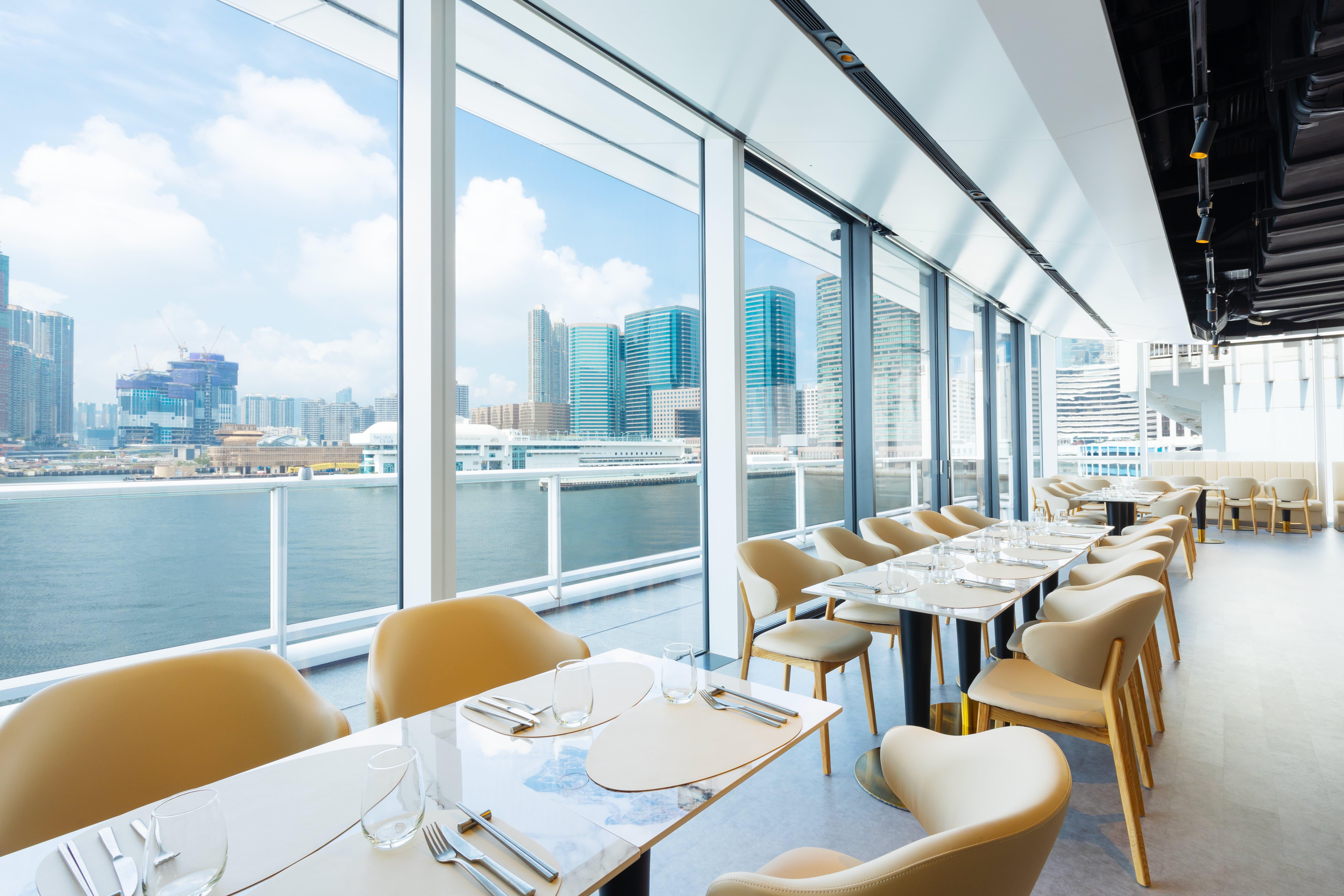 一邊欣賞海景,一邊細味獨特的中國素材精細西餐,氣氛一流。