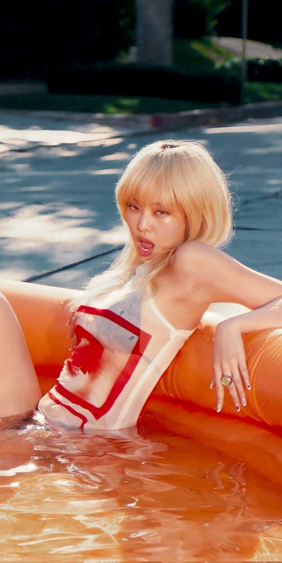 隨著《Mantra》的推出,粉絲們期待Jennie未來會有更多音樂作品問世。