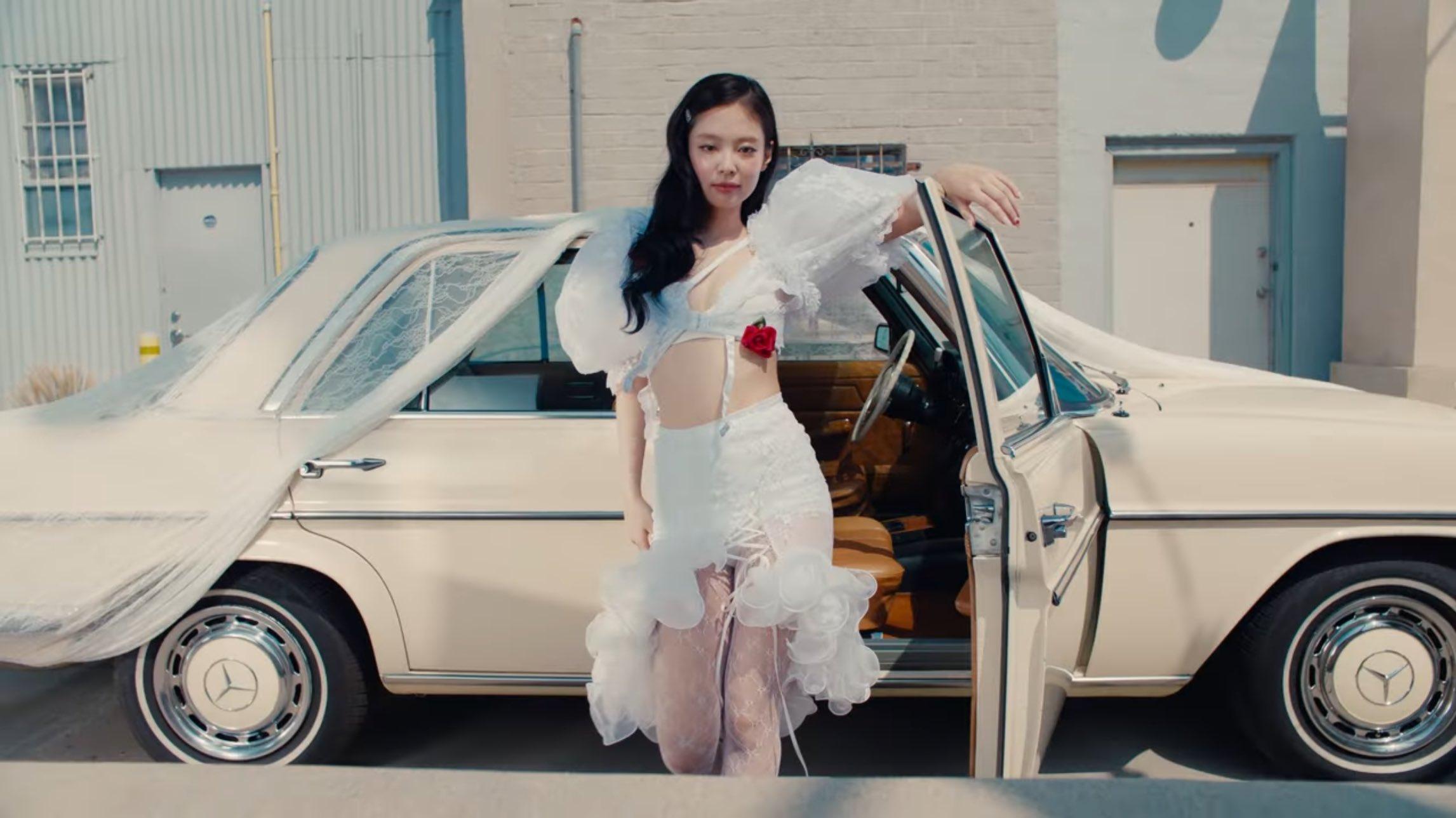 Jennie的音樂事業持續發展,粉絲對她未來的作品充滿期待。