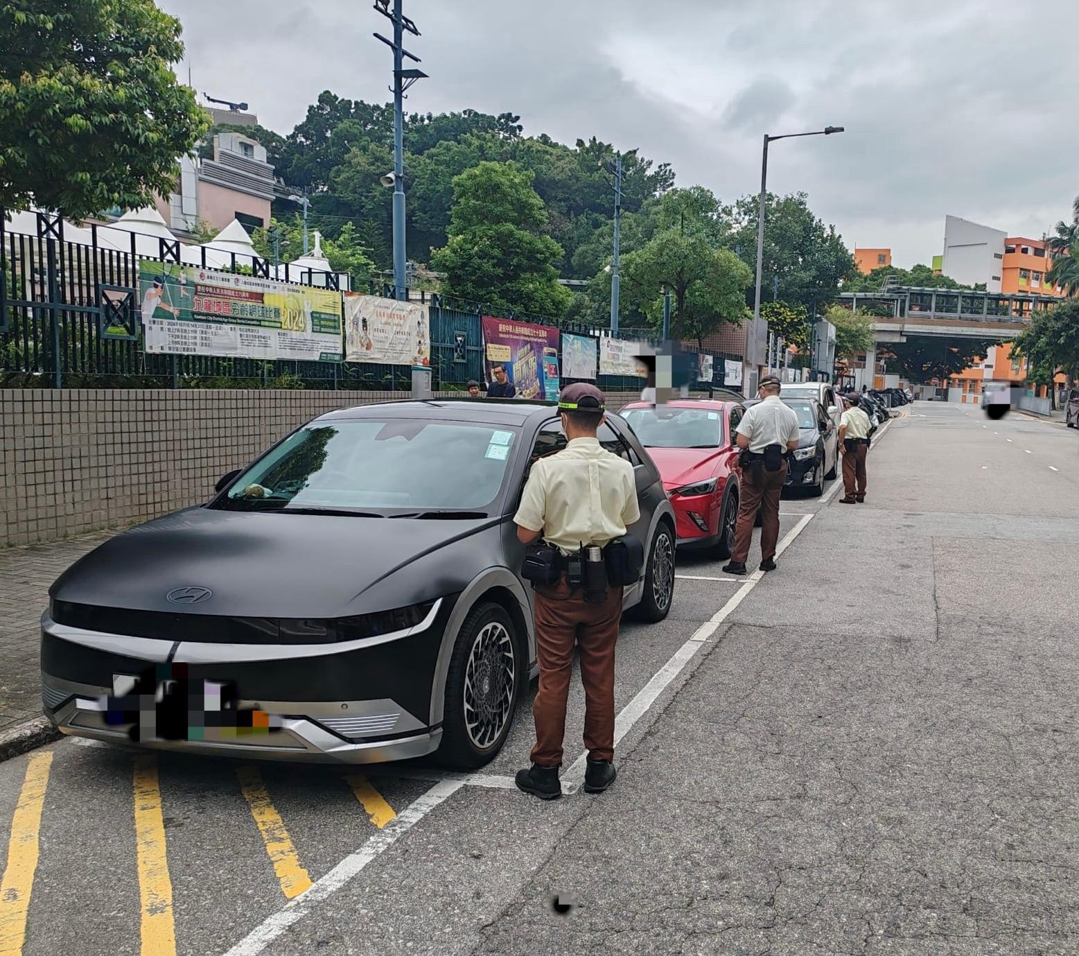 警九龍城區交通黑點執法拖8車(警方圖片)