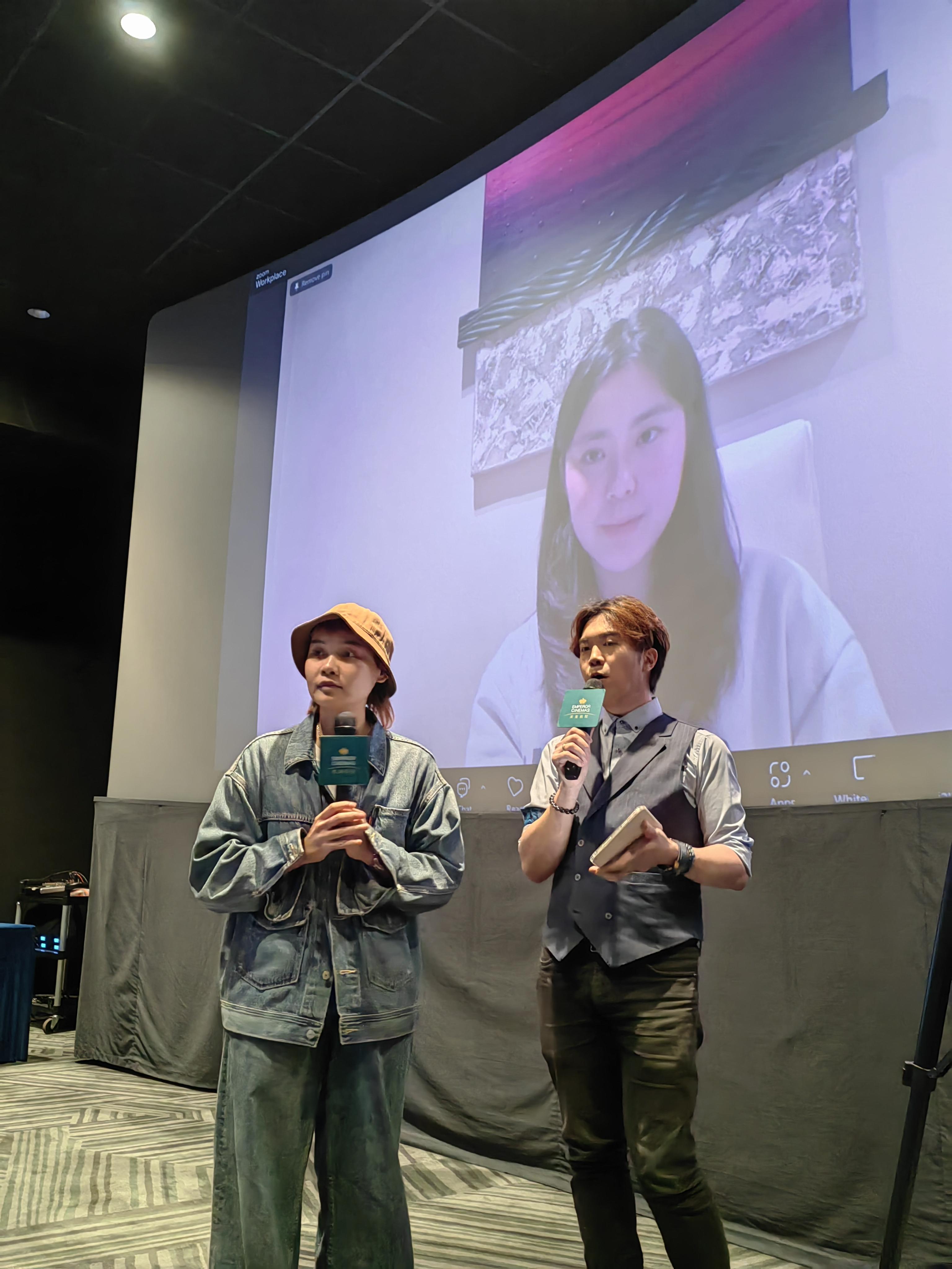 Chantel在與MV導演溫家媛(圖左)對談時指, MV的故事,是她完成灌錄《至少他不似你》後,與導演共同構思。