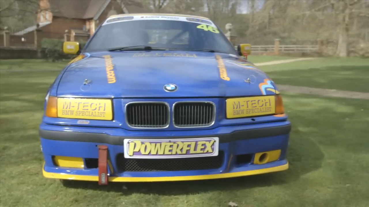 Neil Trotter中獎後換了保時捷和積架靚車。