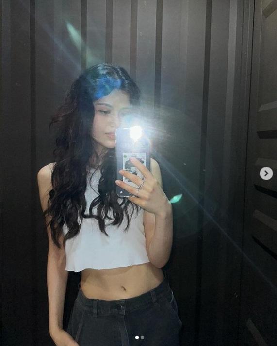 將走創作歌手路線的Olivia,會以自彈自唱形式表。