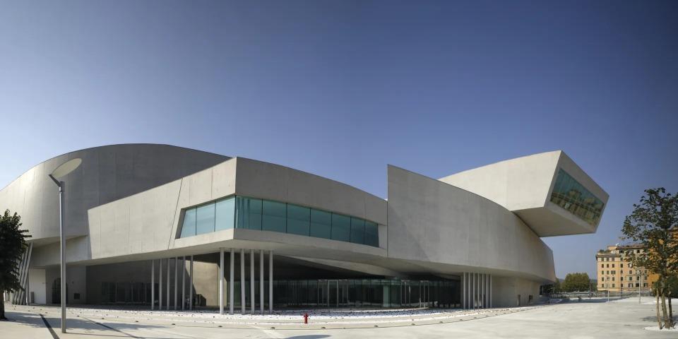 札哈設計的意大利羅馬「MAXXI國立21世紀藝術博物館」,歷時10年興建。翻查報道,博物館耗資額高達2億美元興建。(網上圖片)