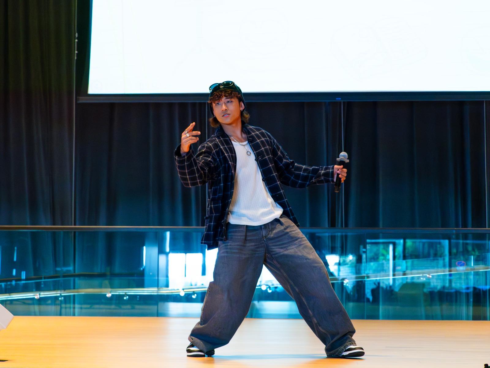 ANSONBEAN畢業後首次返母校表演,心情特別激動。