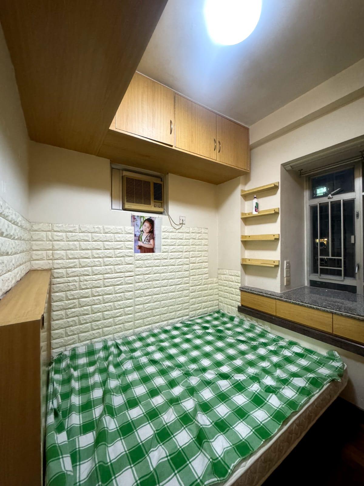 另一間睡房面積稍細,但方正實用。