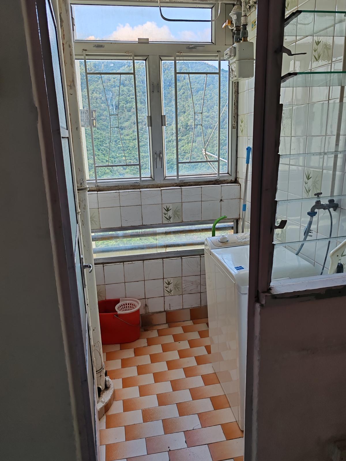 單位附有小露台,方便晾曬衣物。(代理提供)