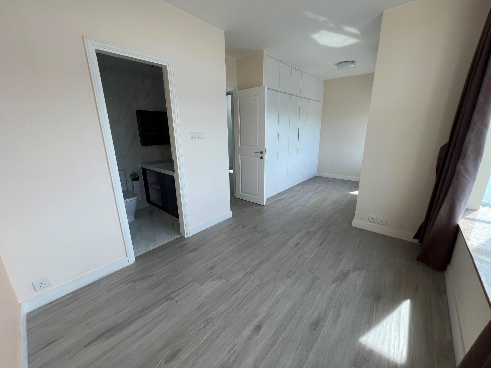 單位為套三房間隔,主人套房面積寬敞。(代理提供)