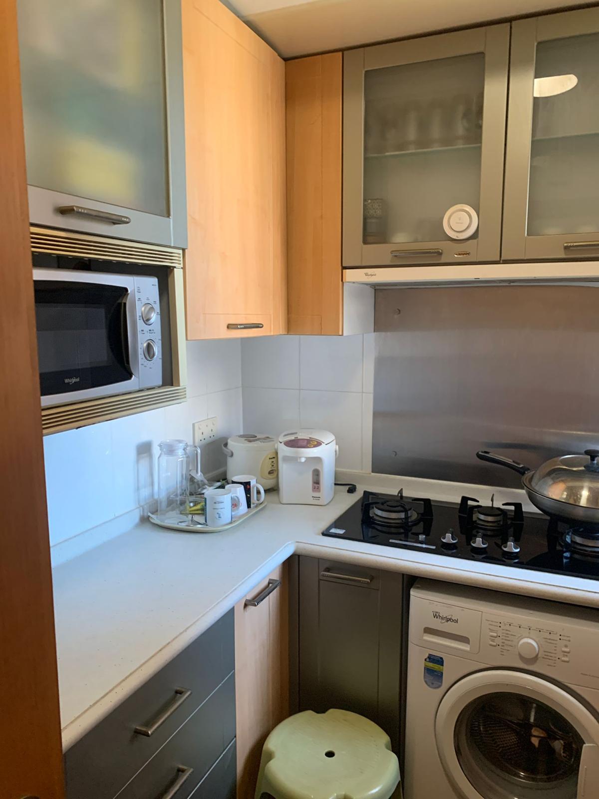 廚房間隔闊落,設有備餐區。(代理提供)