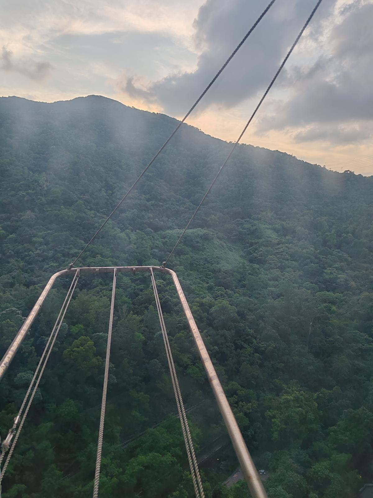 單位享有全翠綠山巒景,十分開揚。(代理提供)