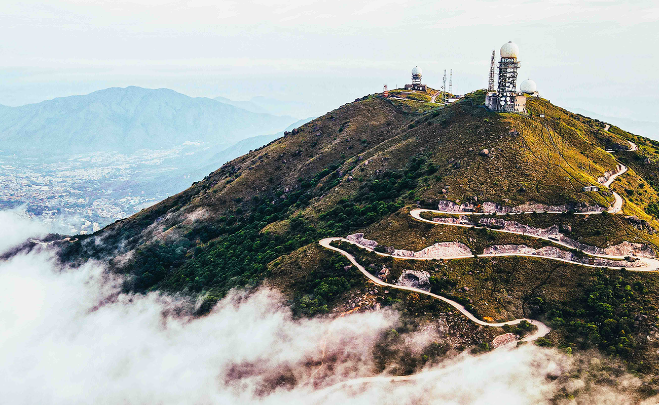 大帽山雨量較多的主要原因是地形雨,甚至在沒有下雨的日子,大帽山的雨量站不時也會量度到約1毫米的日雨量。(圖片來源:shutterstock)
