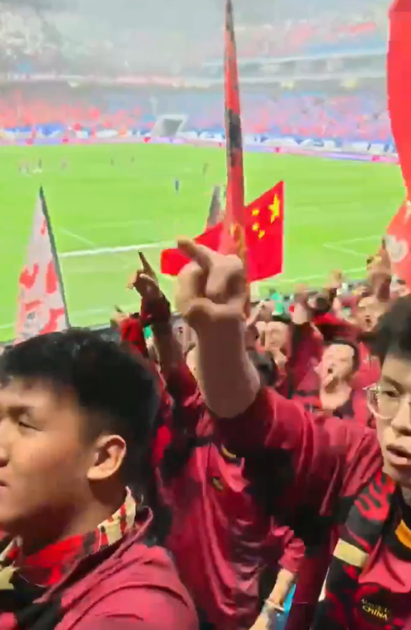 世界盃外圍賽|中國2︰1勝印尼開齋,中國球迷向印尼球迷高呼「中國永遠是你爸爸」。(X截圖)