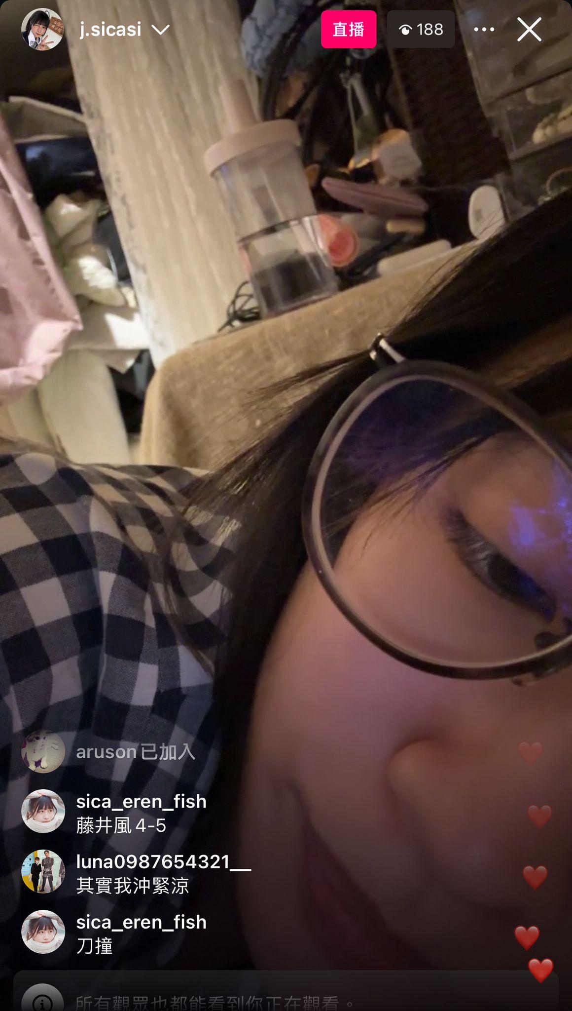 sica昨晚在IG開直播跟粉絲互動。