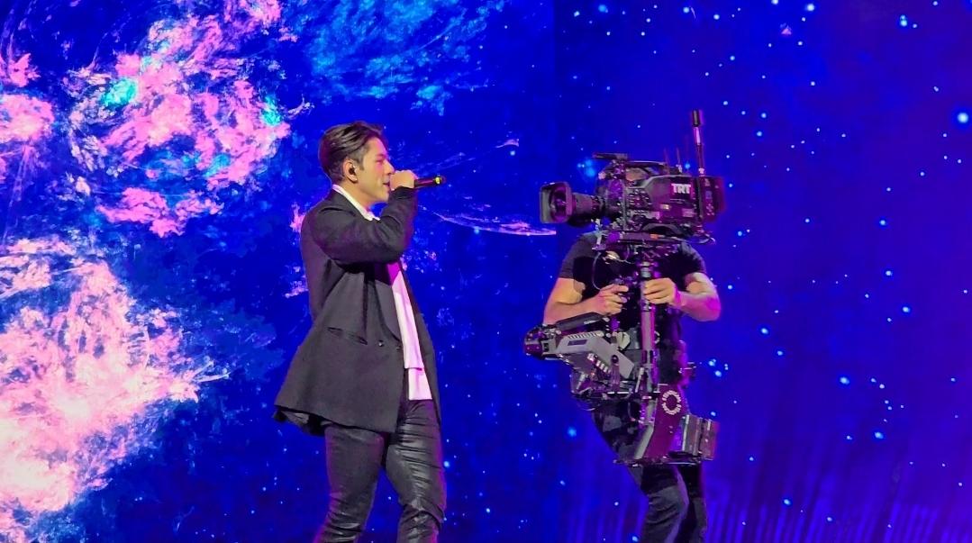 German台上唱出《海底針》,贏來不少掌聲。