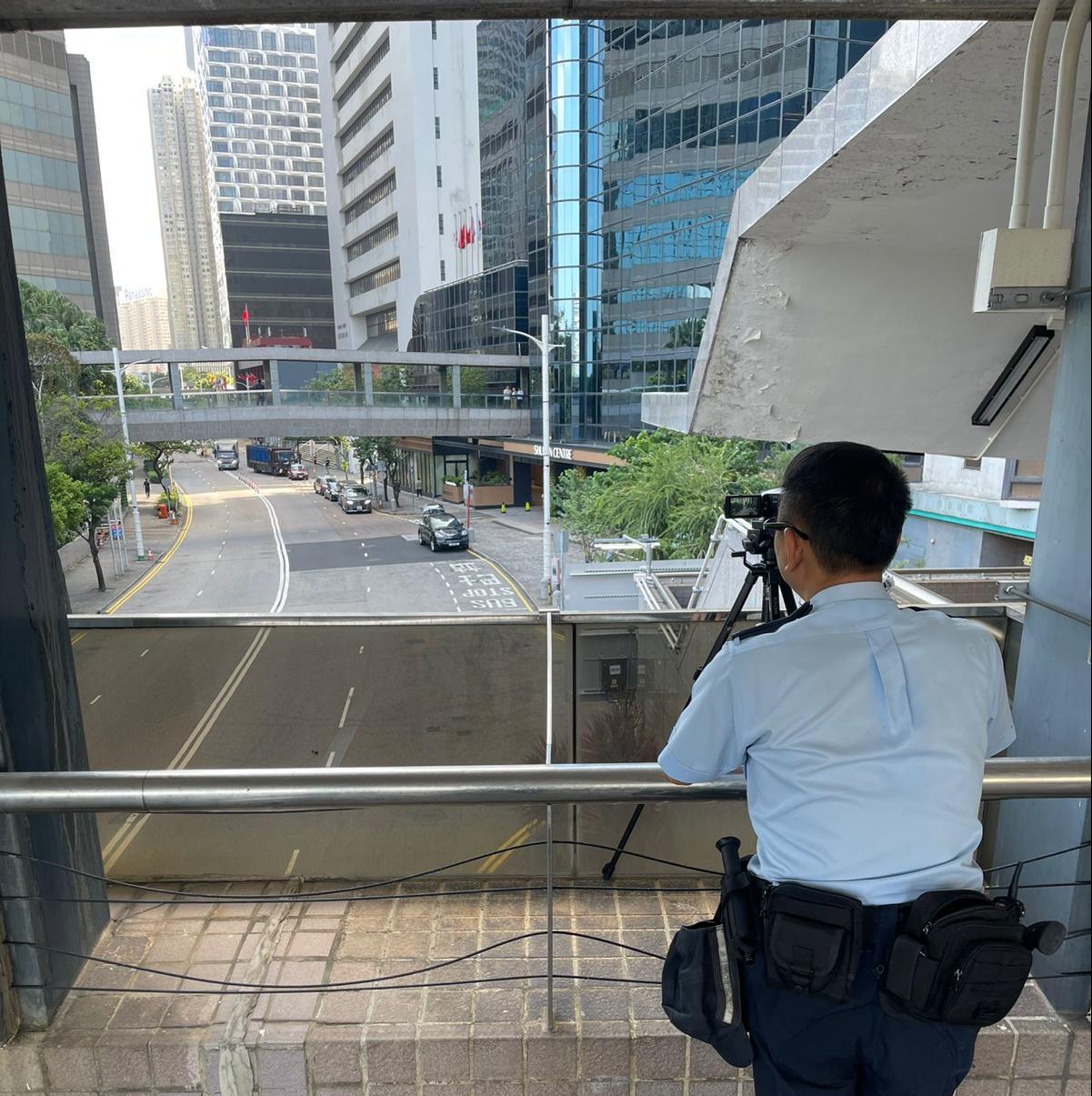 灣仔警區交通日,發554張「牛肉乾」並檢控12車輛。(警方圖片)