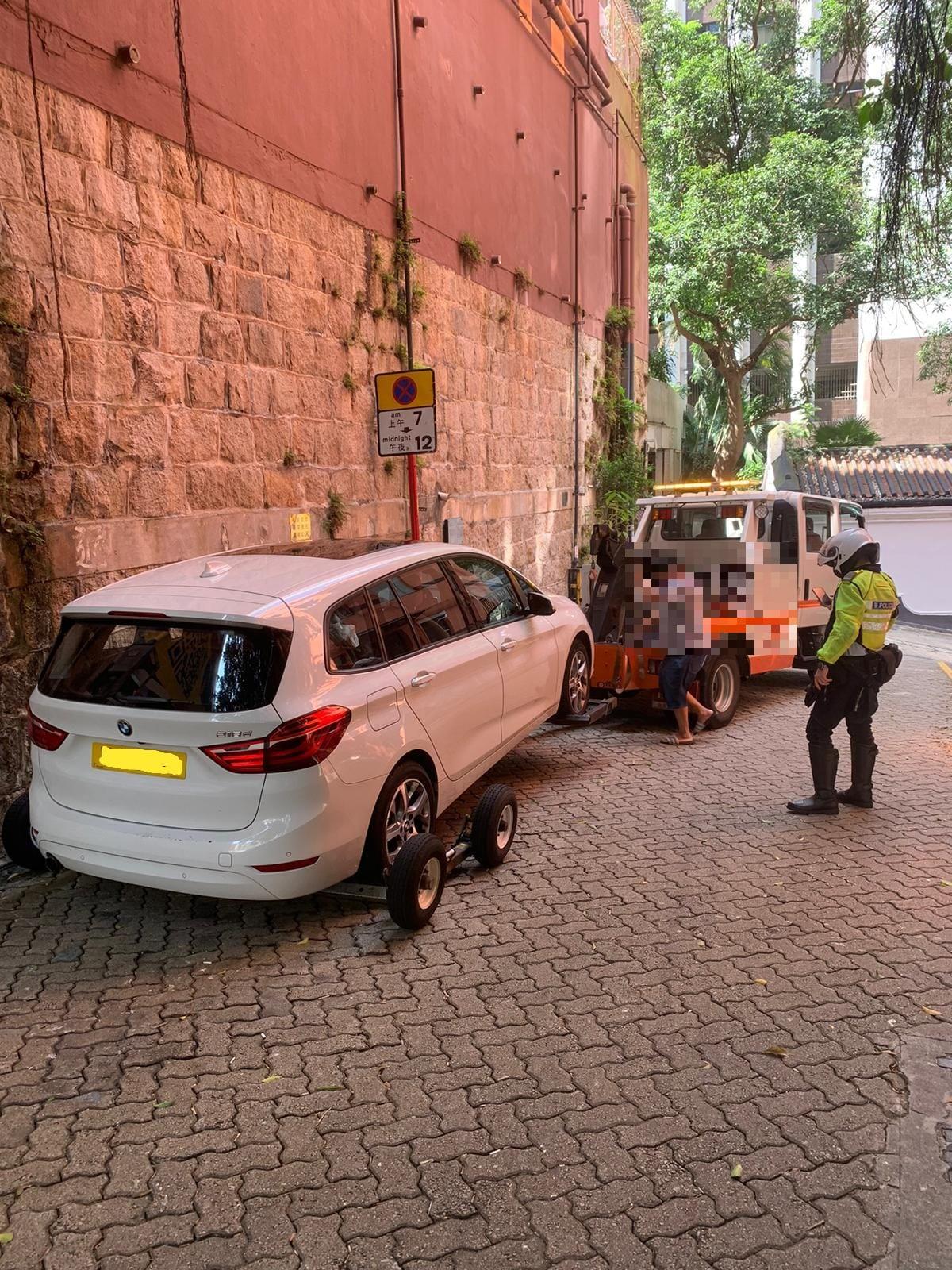 灣仔警區交通日,發554張「牛肉乾」並檢控12車輛。(警方圖片)