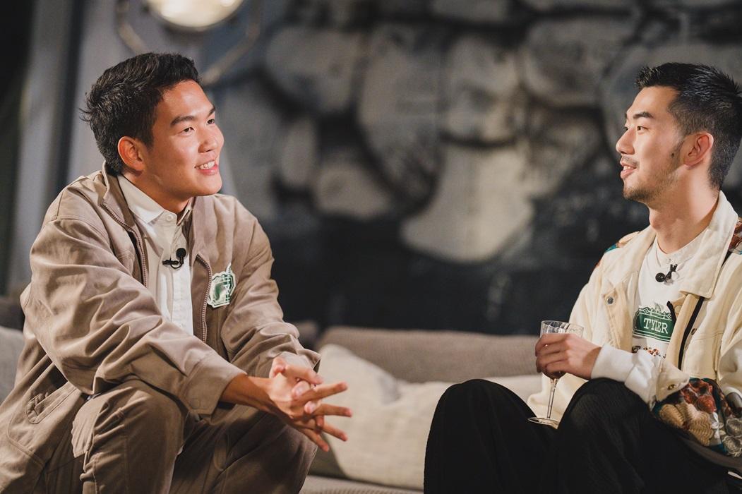 Tyler(右)覺得Kurt(左)活潑精靈,大有好感。.