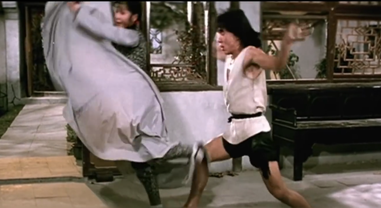 李麗麗曾在《師弟出馬》把成龍踢到飛起。