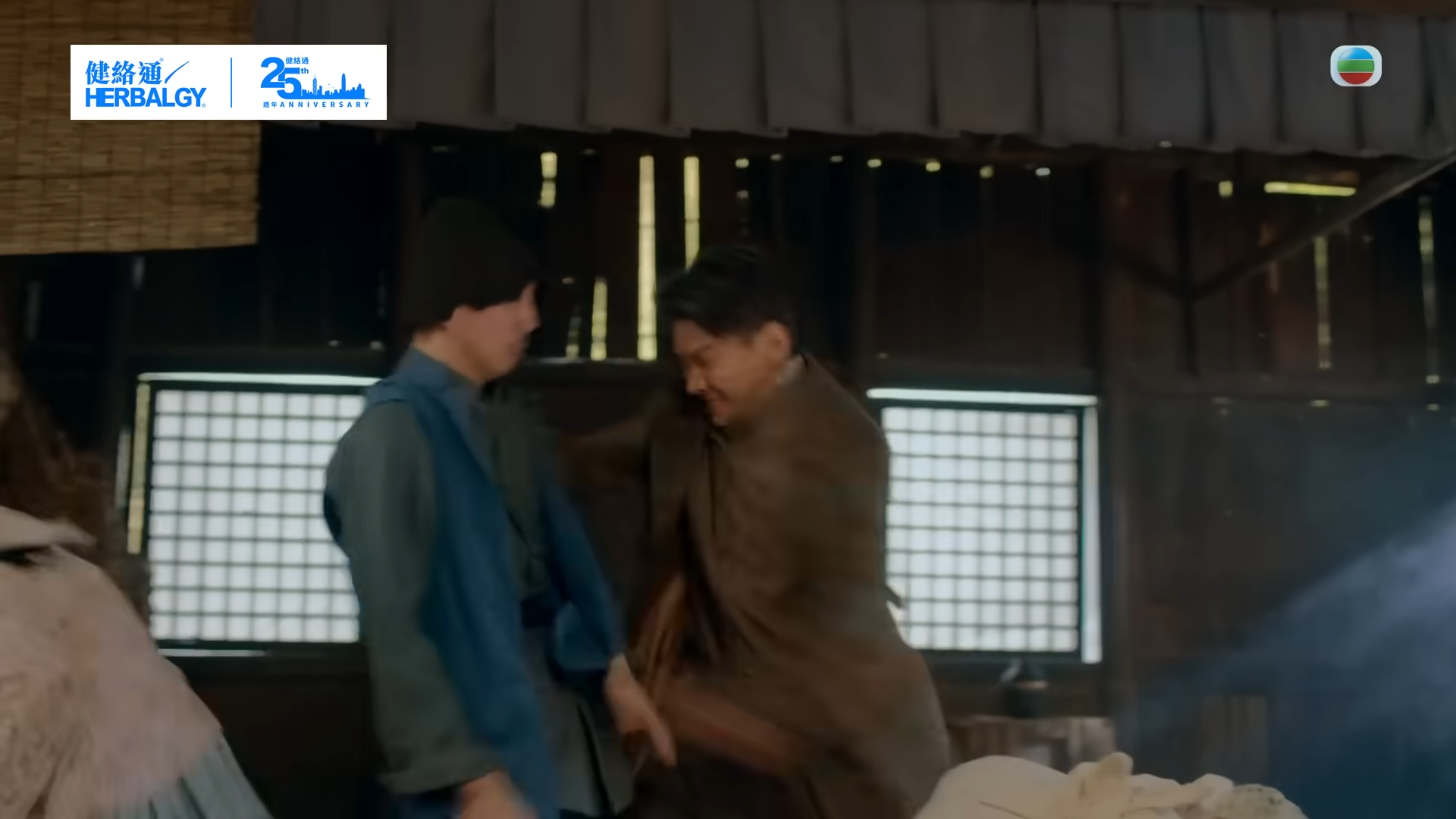 早前播出的劇情提到戴耀明對陳曉明演的「桂花香」色心起,一度霸王硬上弓。