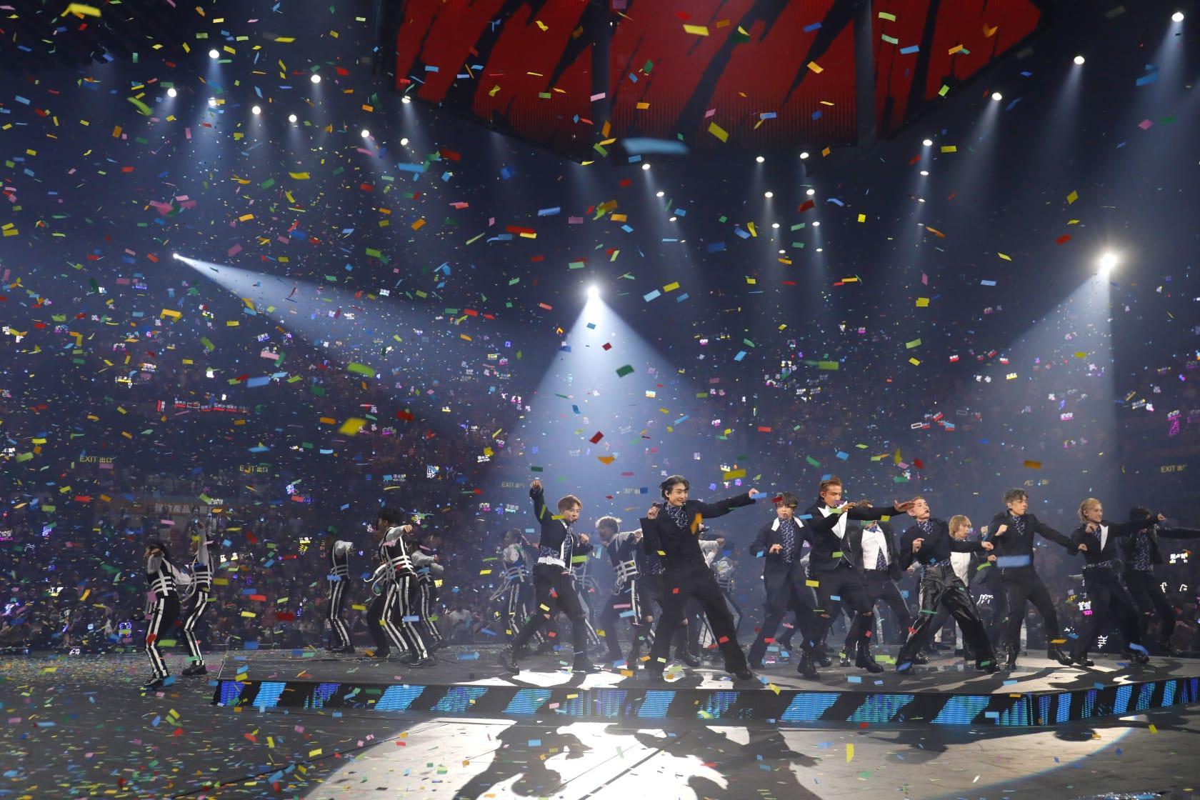 前年MIRROR演唱會發生舞台電視屏幕墮下事故,2名舞蹈員受傷 資料圖片