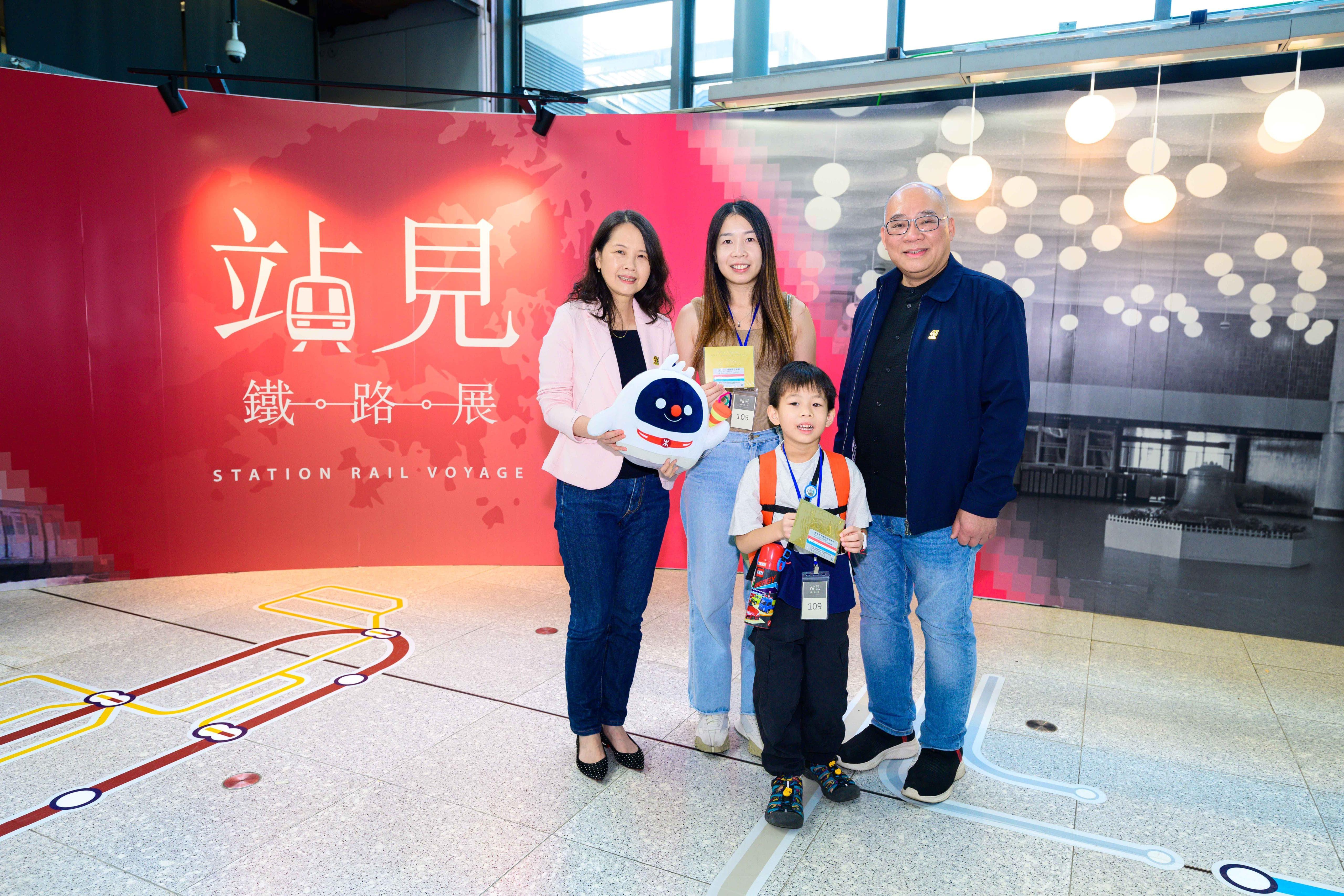 港鐵「站見」鐵路展,增添三項新展品,及迎來第45,000名參觀者。