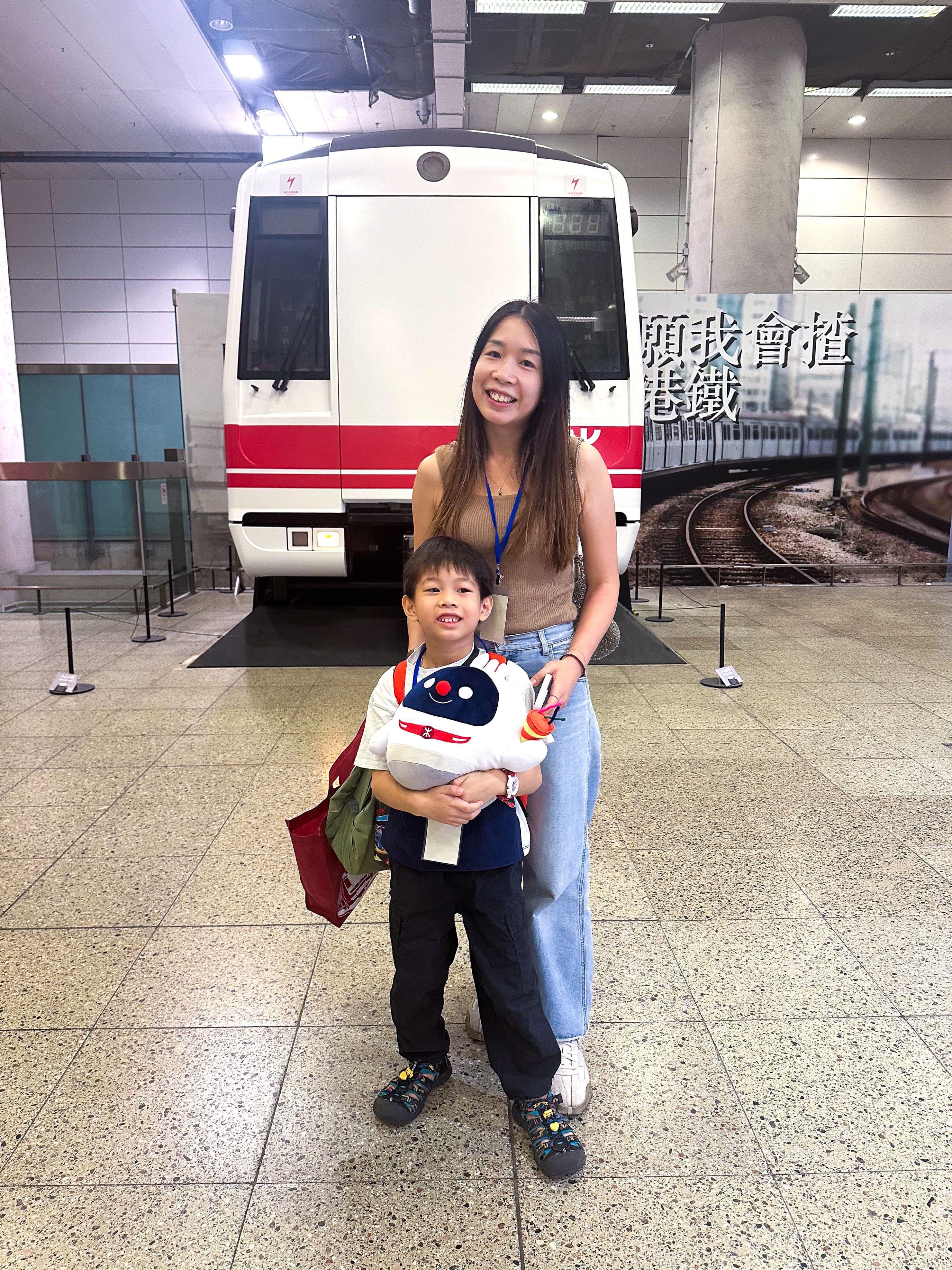 港鐵「站見」鐵路展,增添三項新展品,及迎來第45,000名參觀者。