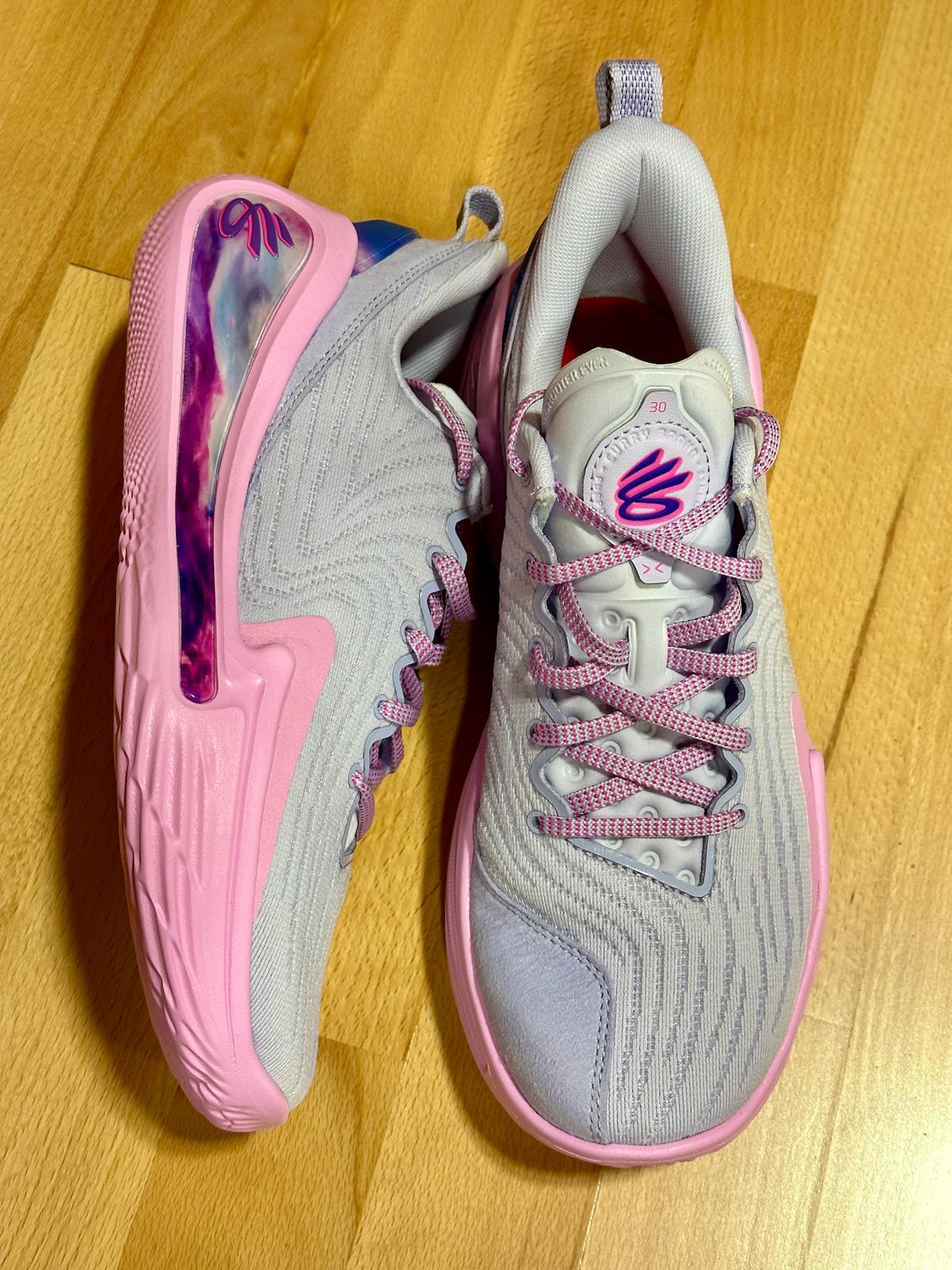 Curry12整體表現十分出色,包裹舒適,抓地強勁。