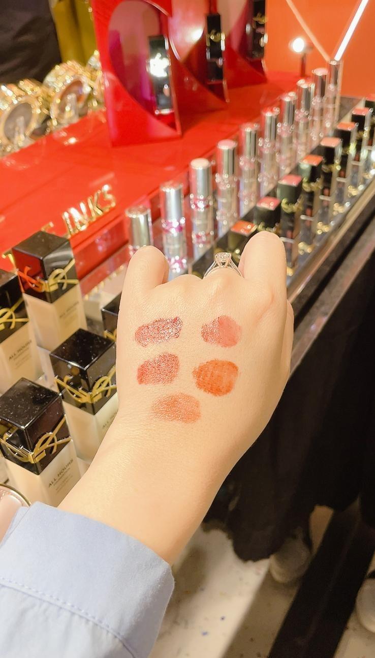 YSL BEAUTY LIGHT CLUB亮點3|COLOR BAR色彩酒吧 試用最新漆亮唇釉