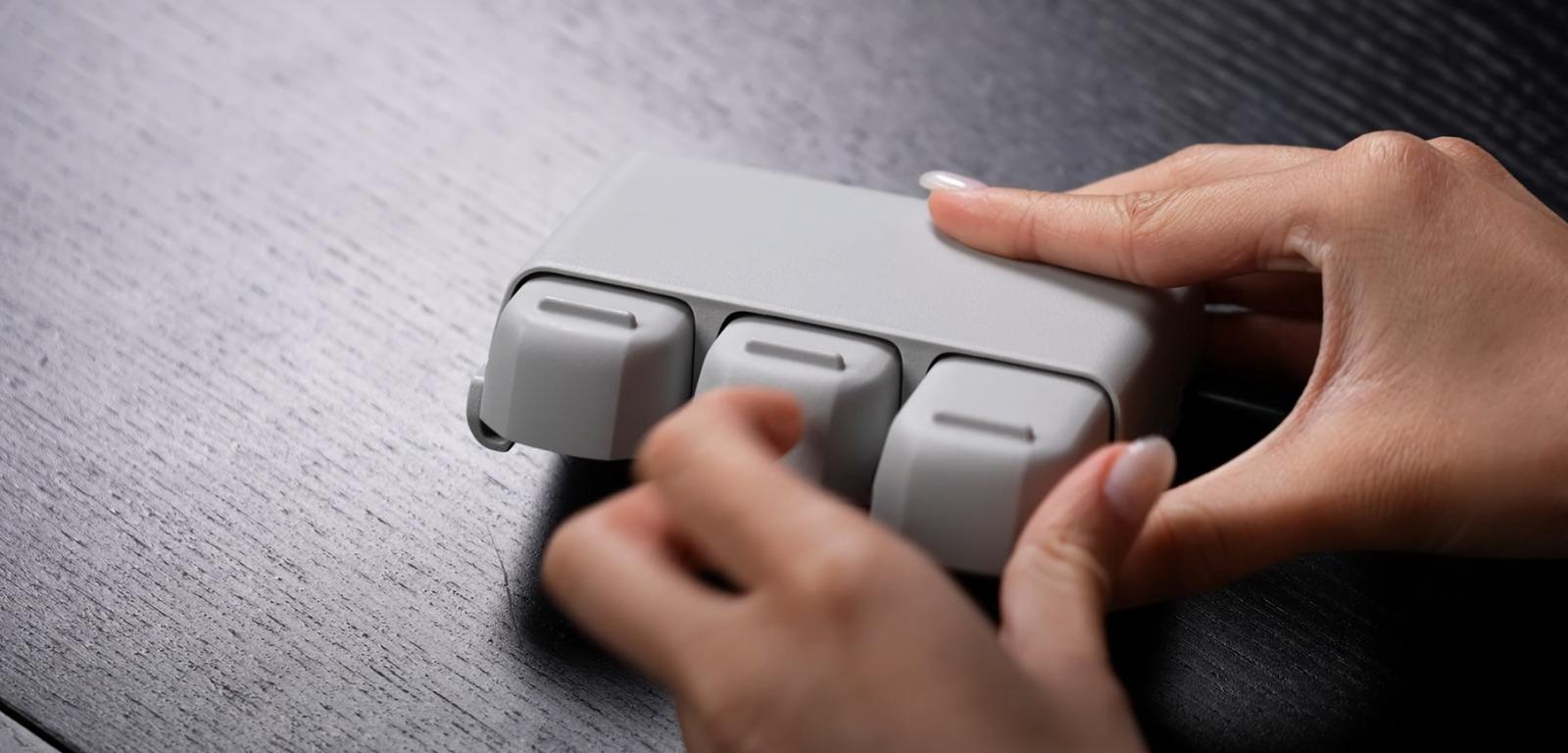 DJI 電池充電管家可同時為三顆電池充電。