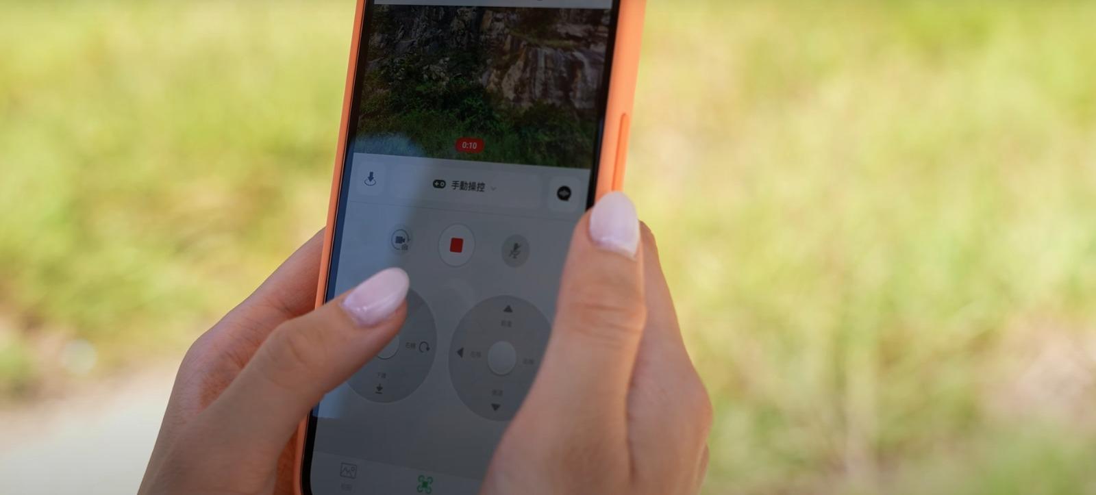 DJI NEO使用連接的手機來收音,即使沒有外接麥克風,音質也很清晰。