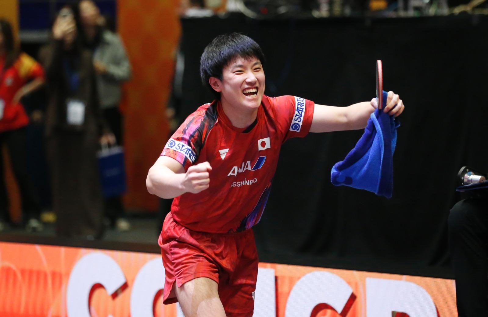 乒乓亞錦賽|張本智和挫中國的林詩棟,首奪亞錦賽男單錦標。(新華社)