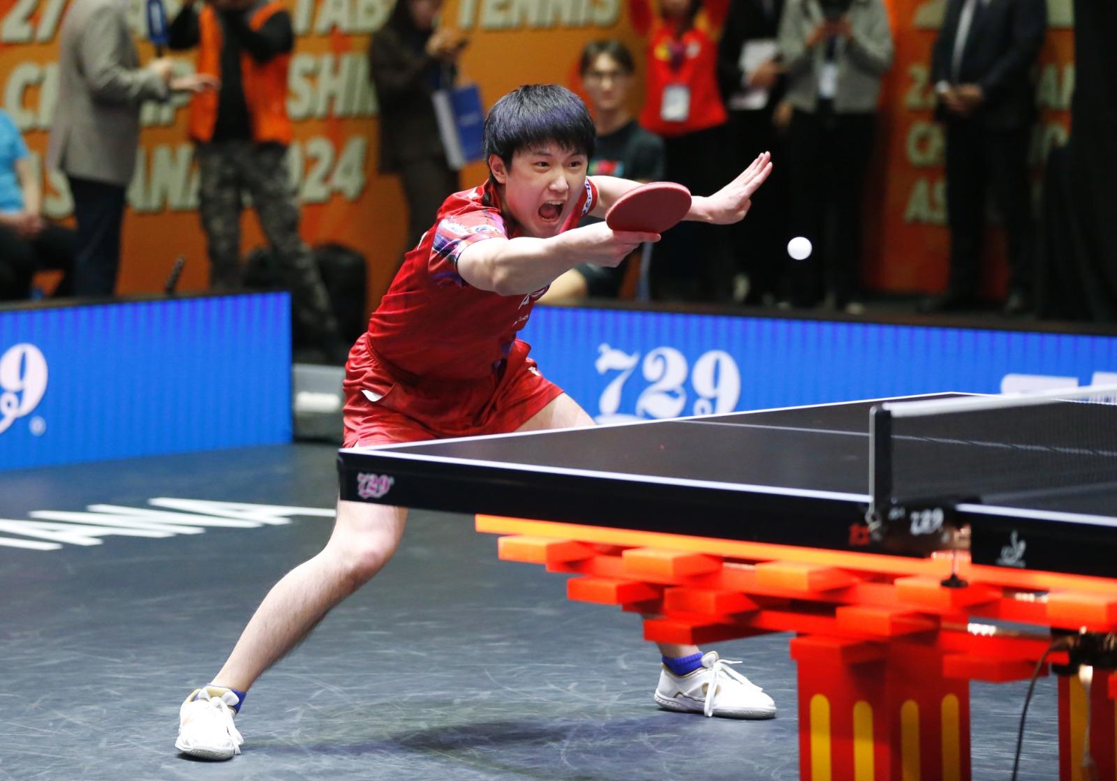 乒乓亞錦賽|張本智和男單決賽擊敗中國林詩棟。(新華社)