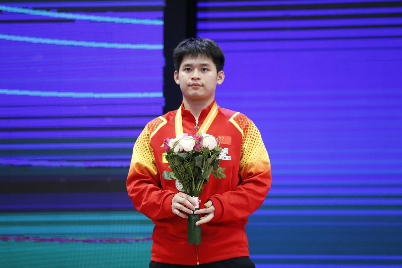 乒乓亞錦賽|林詩棟負張本智和摘銀,中國在整項賽事獲男團及混雙兩面金牌。(新華社)