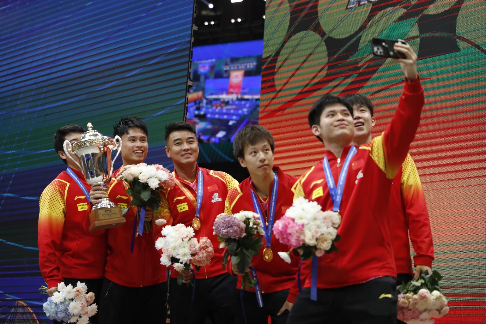 乒乓亞錦賽|中國取得男團金牌。(新華社)
