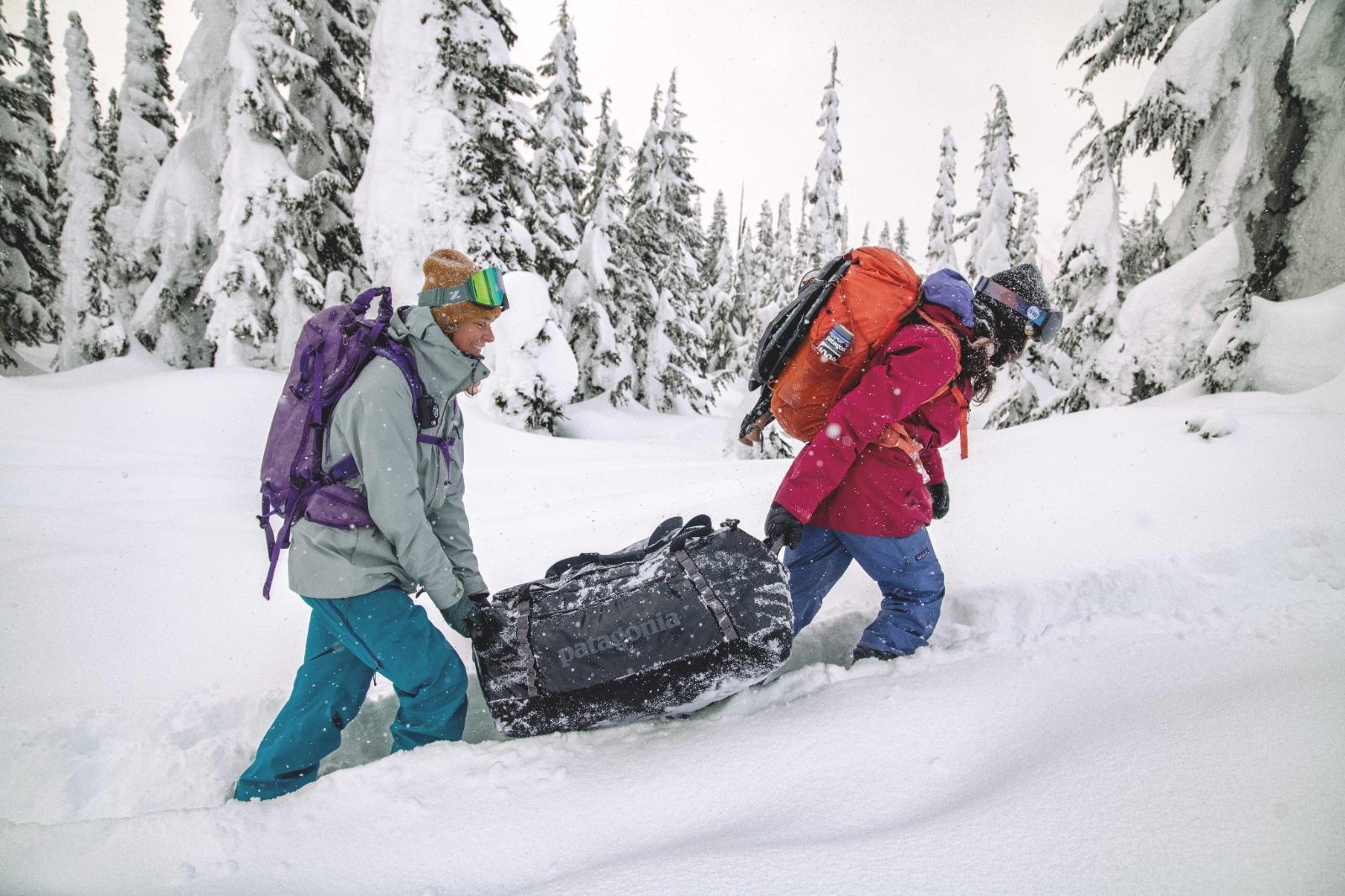 Patagonia Black Hole® 旅行袋系列適合滑雪及各類戶外活動。