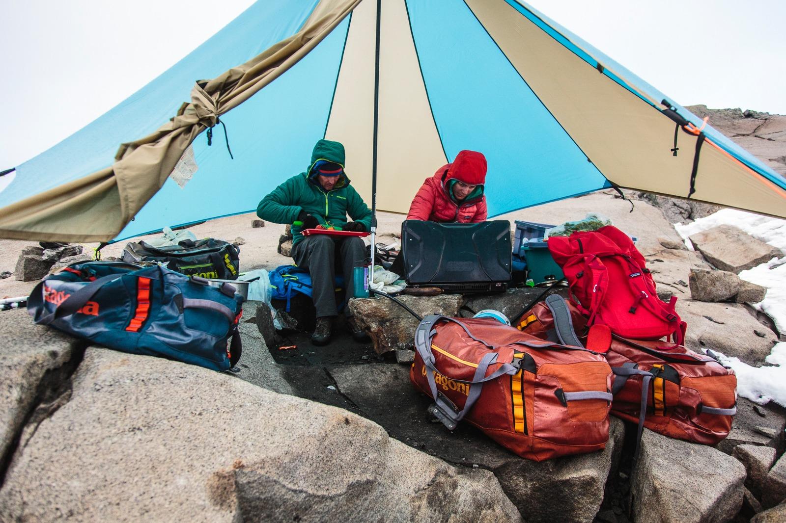 Patagonia Black Hole® 旅行袋系列升級至可回收防水Recycled TPU(rTPU)。