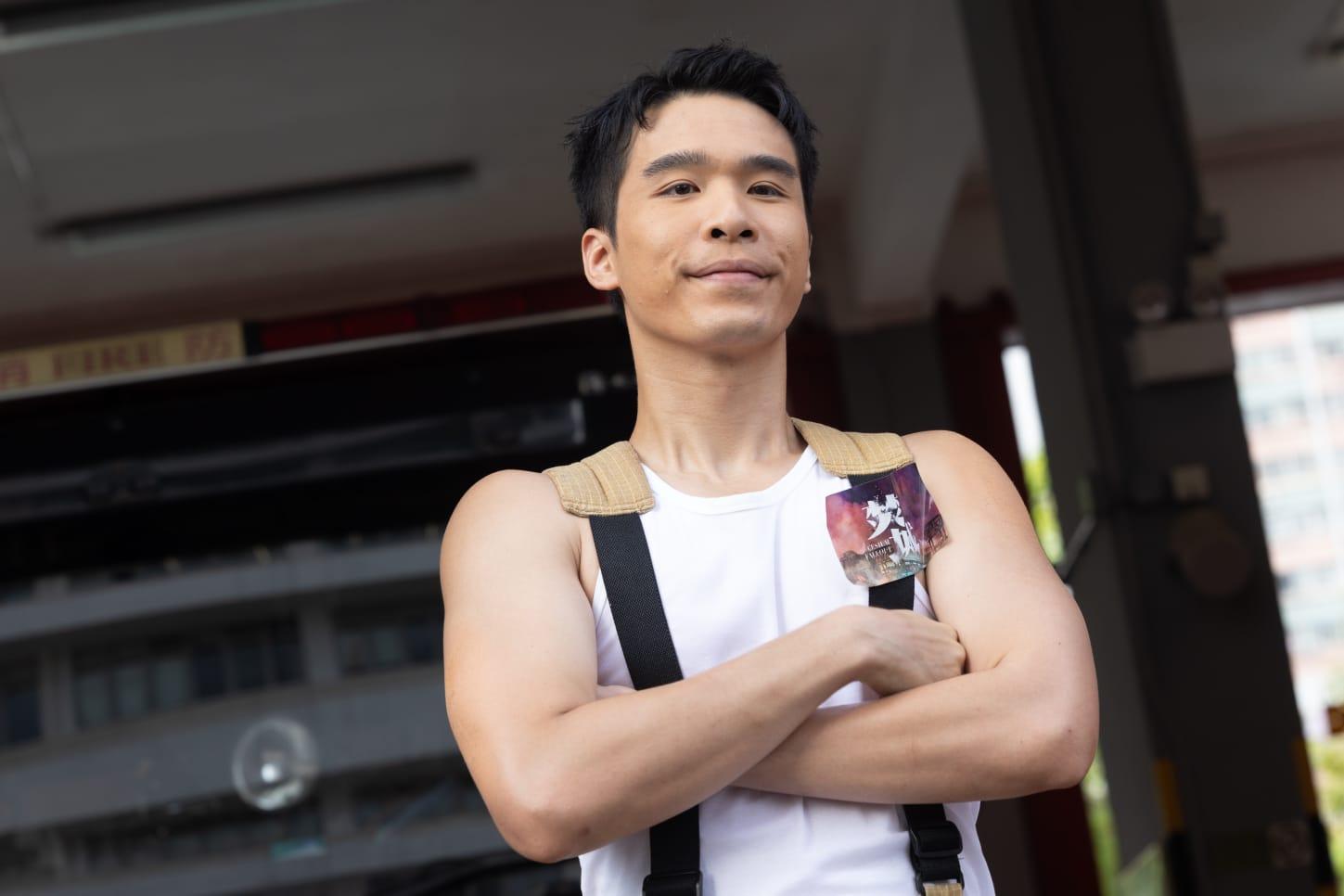 梁仲恆為《焚城》拍電影歌曲《一世隊友》。(蘇文傑攝)