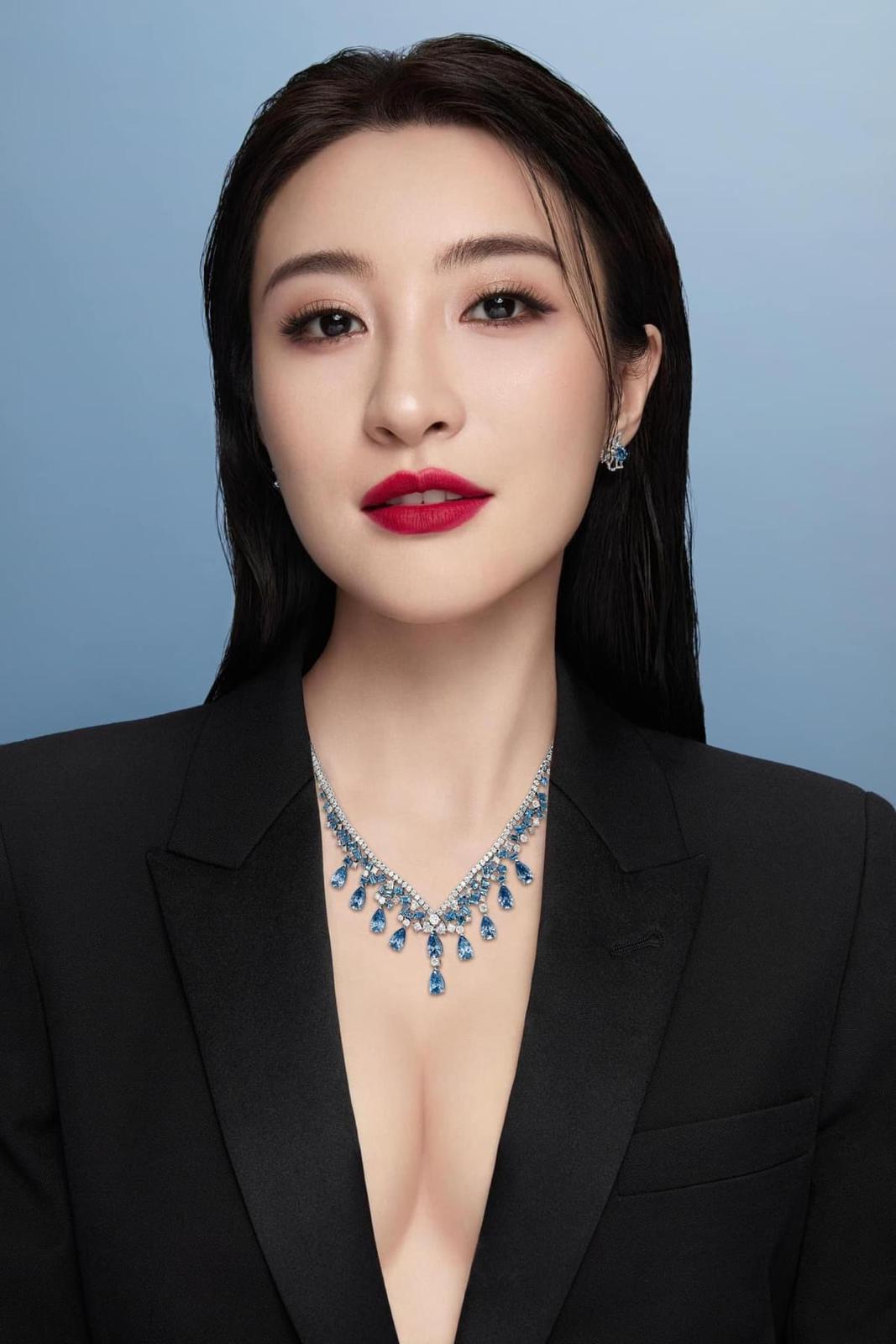 林夏薇谷出湯碗胸sell自家鑽石品牌Flourishan。