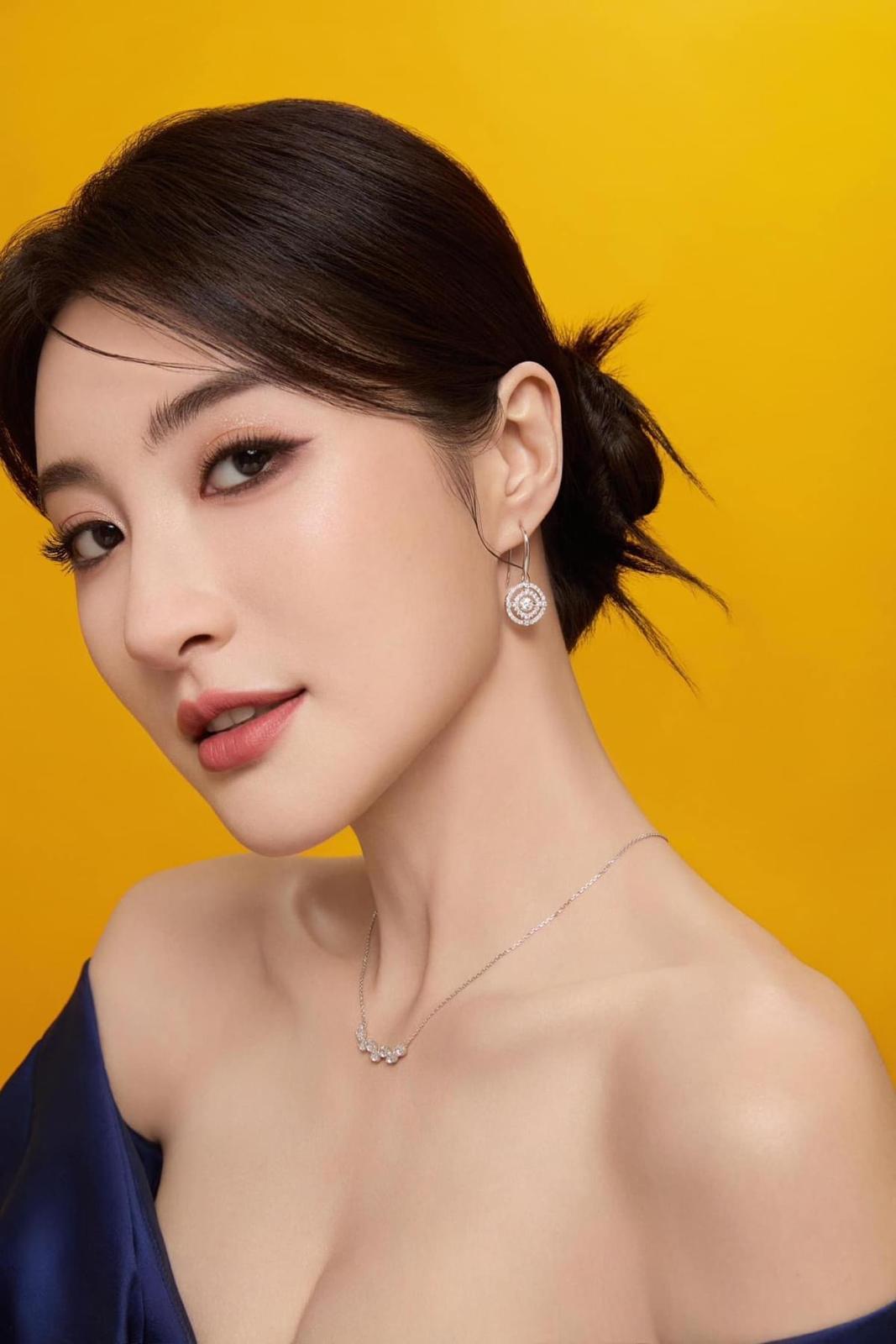 林夏薇力sell自家鑽石品牌Flourishan。