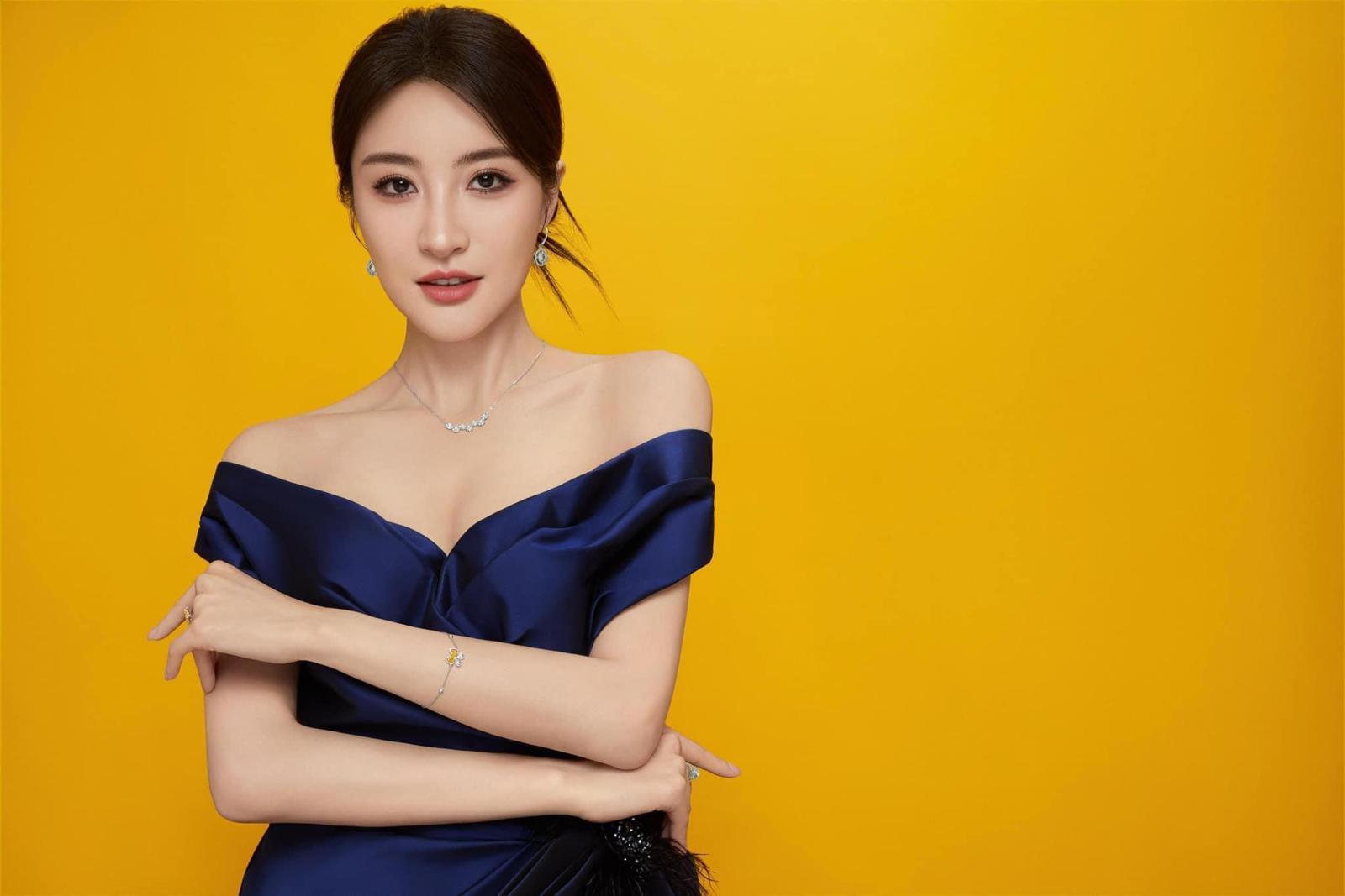 林夏薇力sell自家鑽石品牌Flourishan。