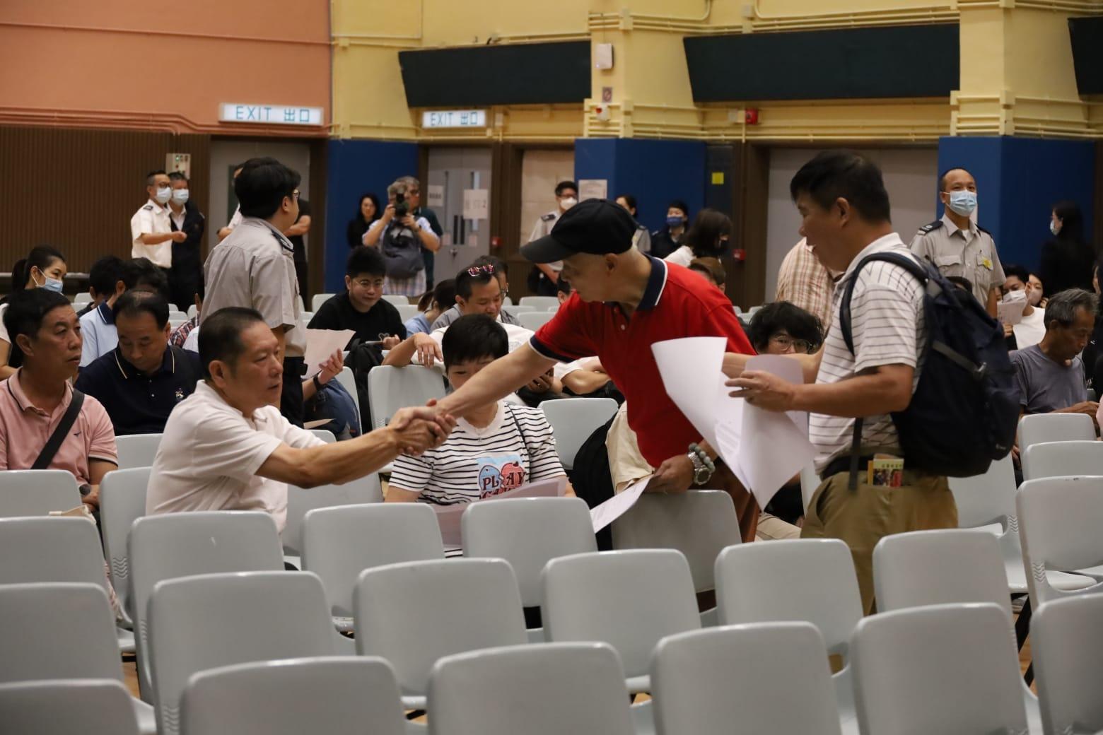 維園年宵攤位競投今開鑼 兩快餐攤位底價成交 最貴18.4萬(鍾式明攝)