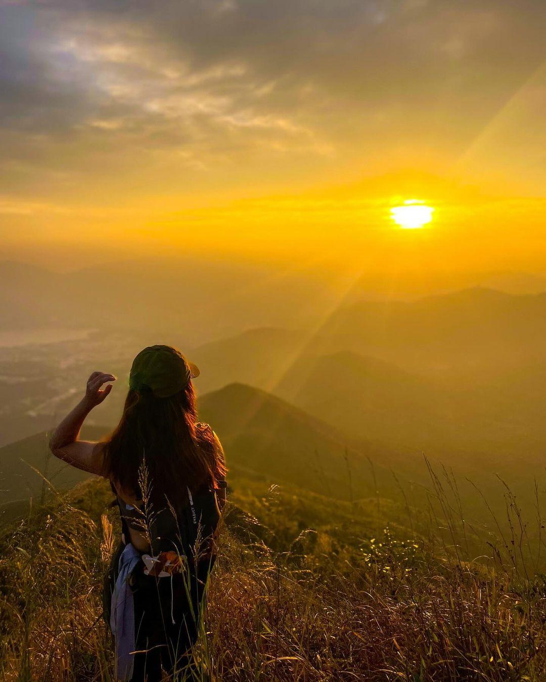 八仙嶺行山接近零樹蔭,建議做好防曬。(網上圖片)