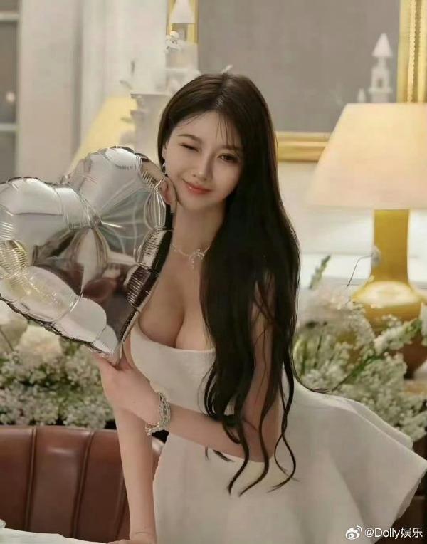 葉珂近日的言論和行為,惹來網民熱議。