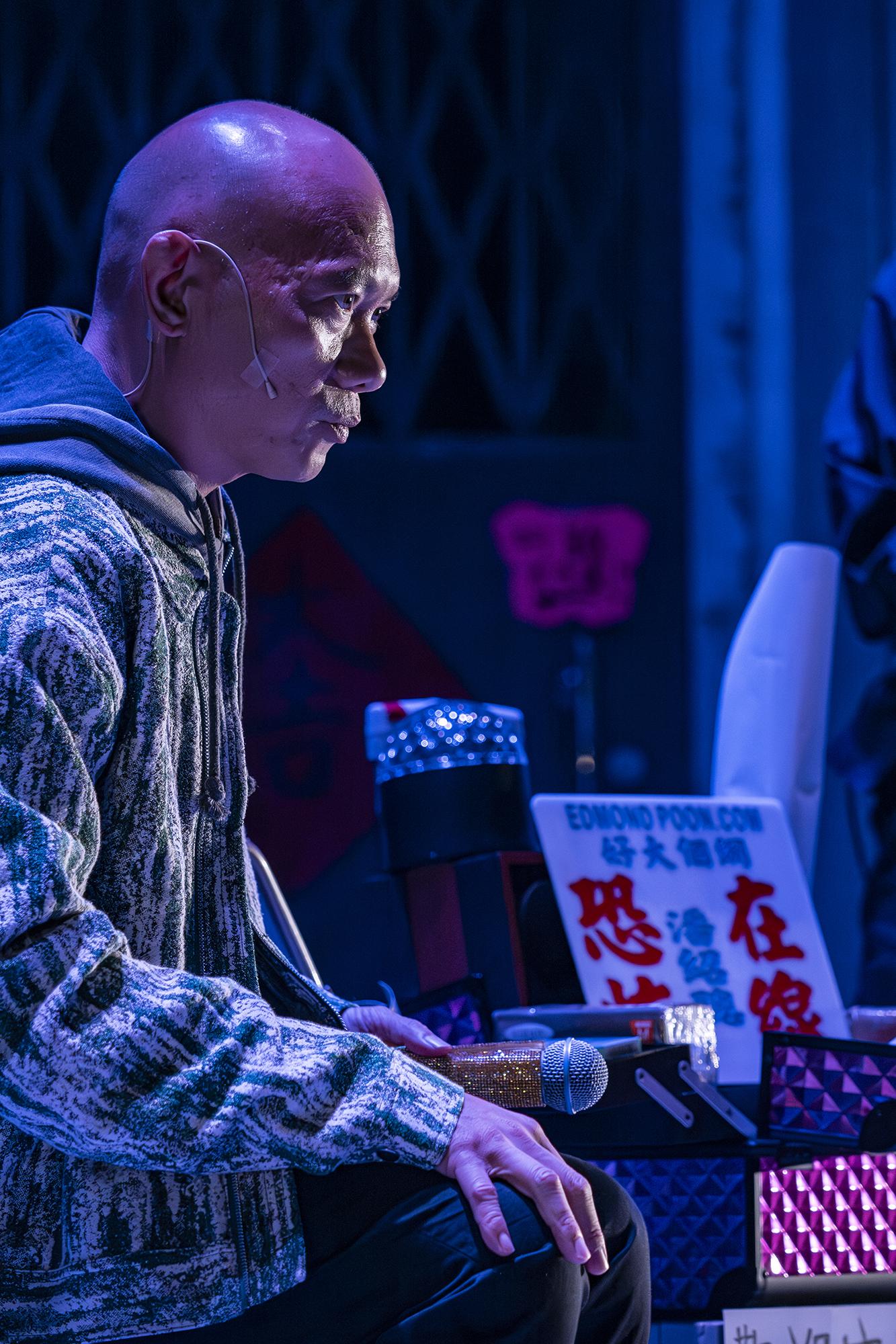 潘紹聰台上首次大開金口展歌喉。