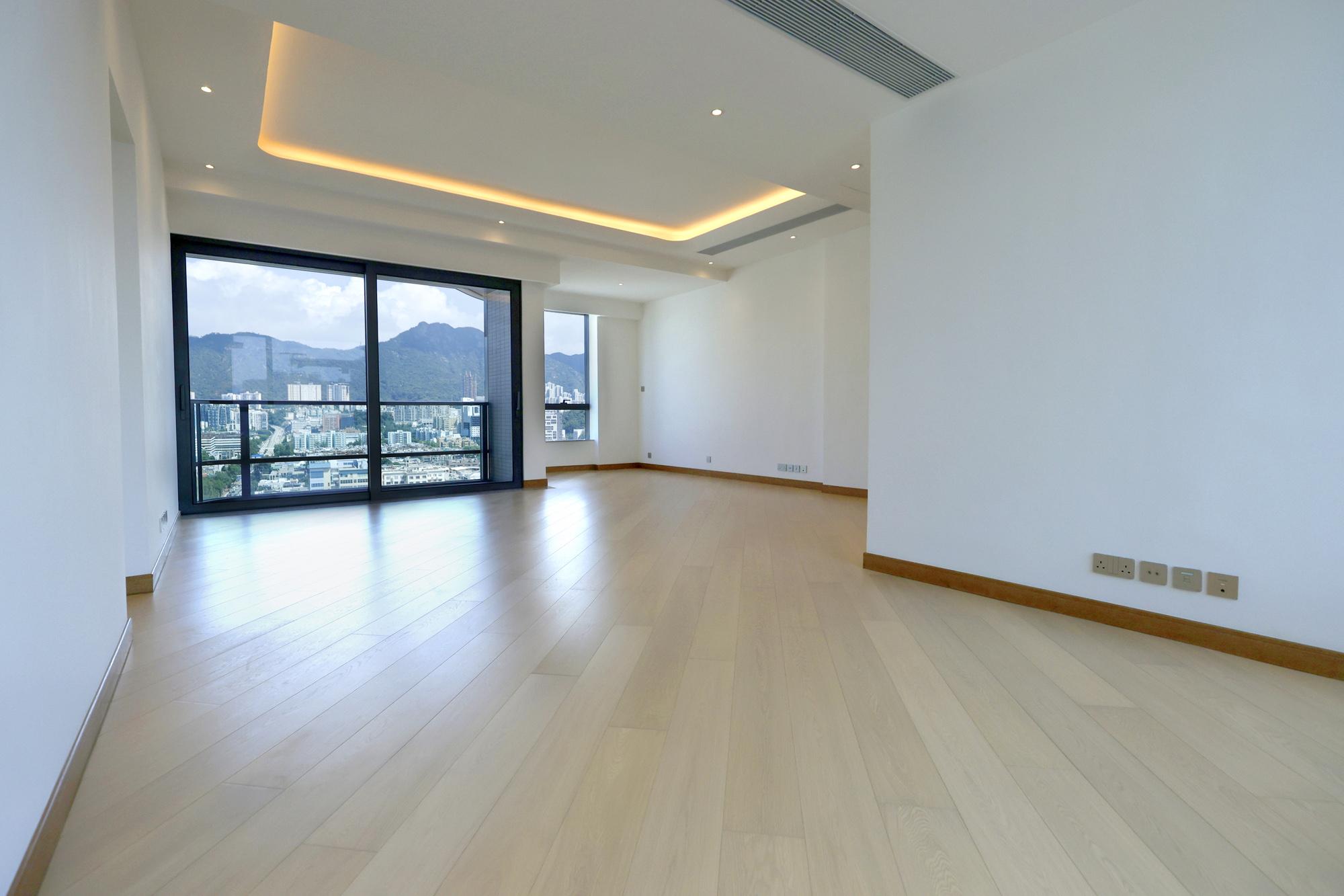 單位巨型客飯廳開則方正,客廳擺放7至8人大沙發後,仍然有足夠空間。