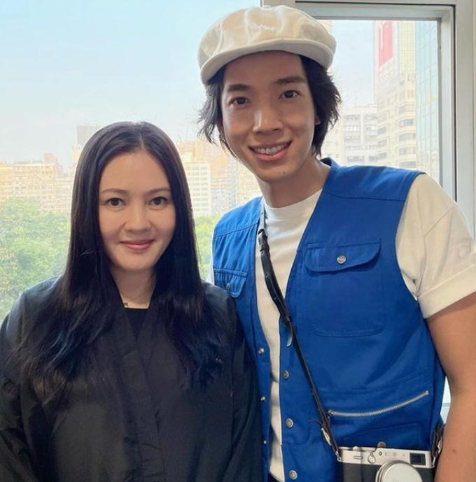 李麗珍相當照顧張明偉,不但拉攏囡囡跟張明偉拍片,自己亦會參與其中。