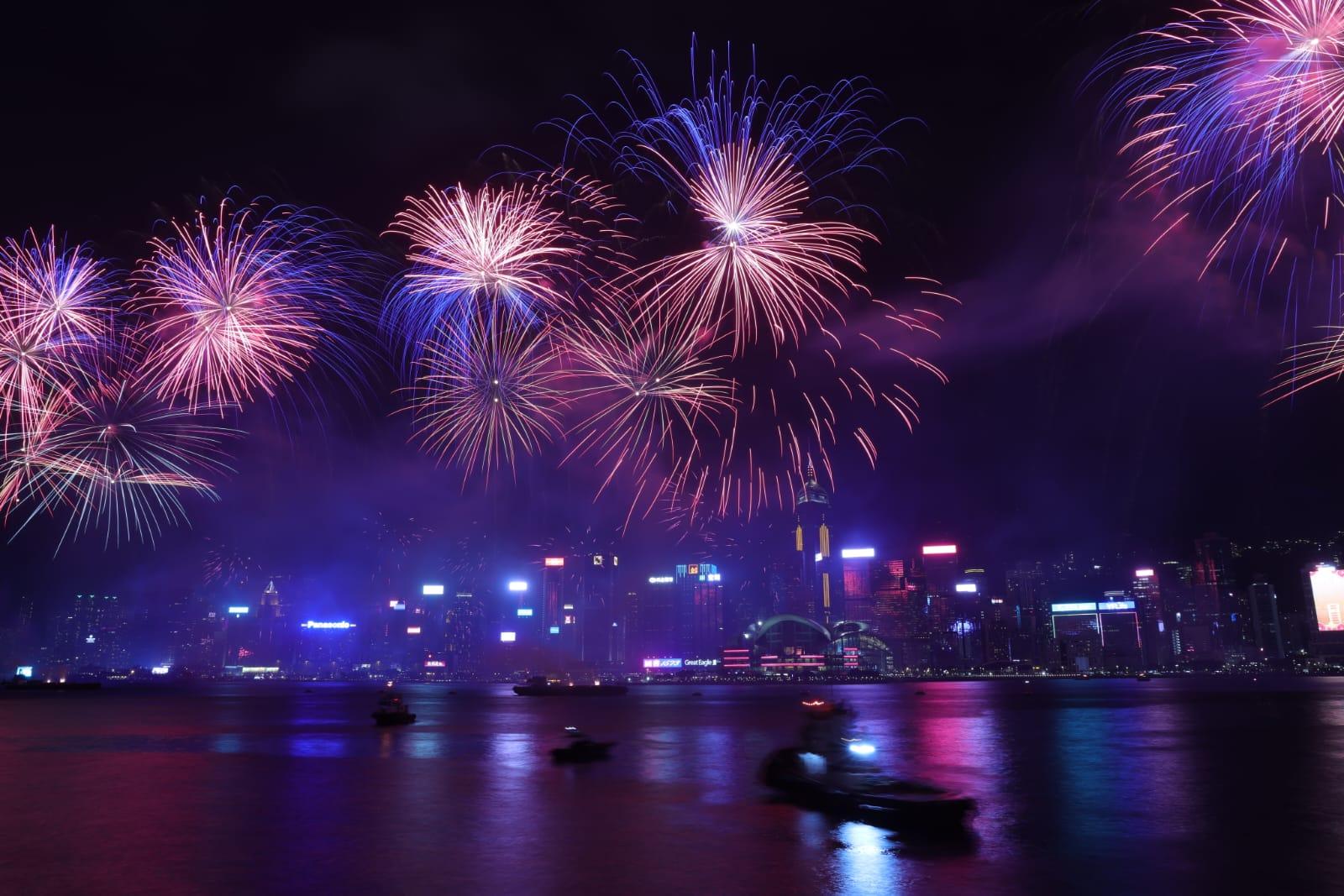 煙花匯演晚上上演。(吳康琦攝)