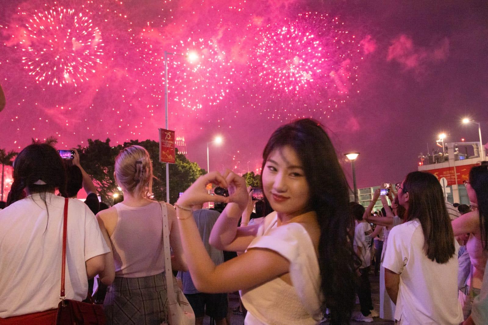 大批市民及旅客到場欣賞。(蘇文傑攝)